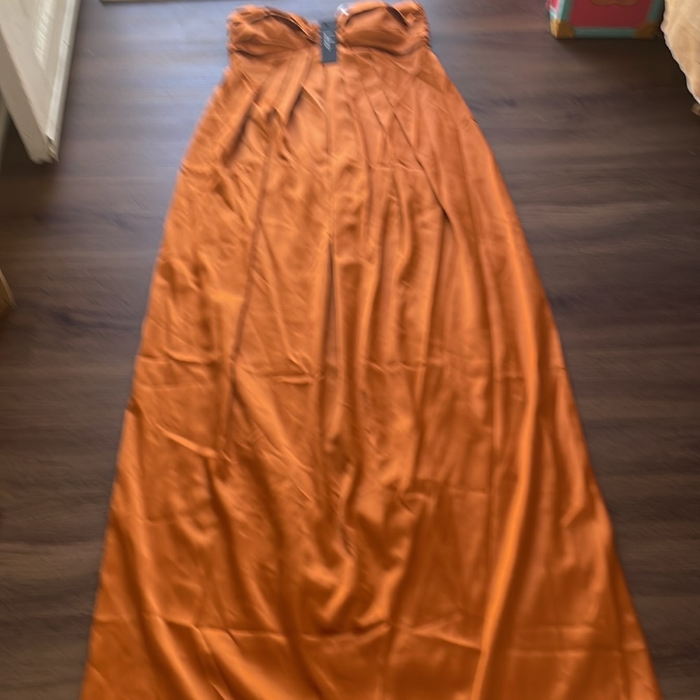 Lulus Memorable Entrance Strapless Satin Maxi a ruched Bust size M NWT - Picture 2 of 3